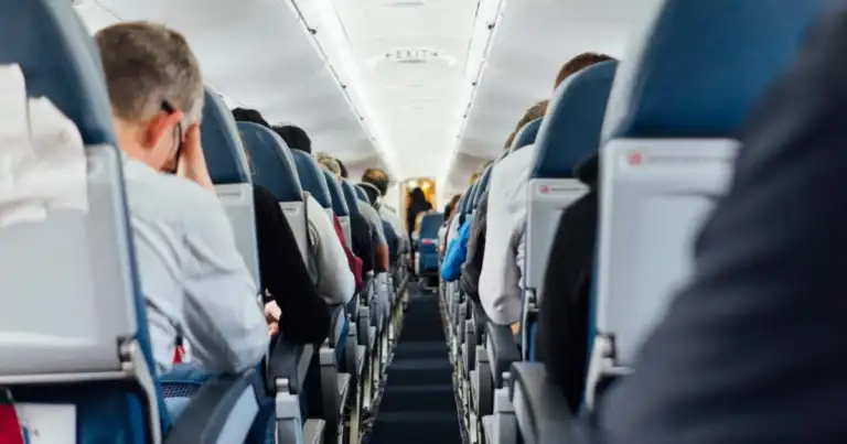 4 formas de destapar los oídos en un vuelo: técnicas fáciles