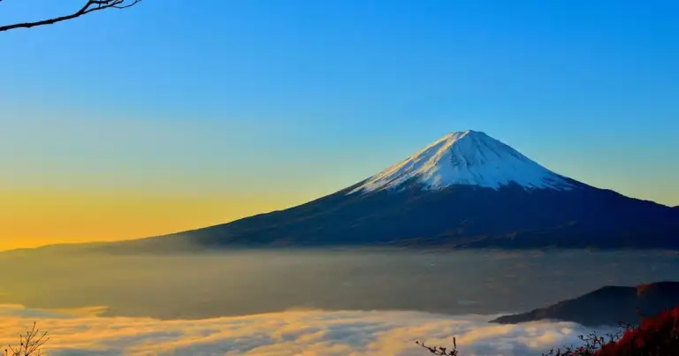 Paisajes impactantes y ciudades nocturnas: predicciones de viajes Airbnb