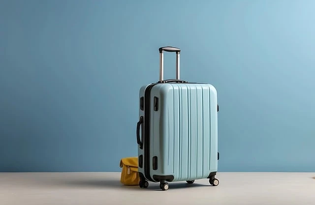 Tamaño de maleta aceptado en cabina por la mayoría de aerolíneas Maleta de mano blanca rígida con medidas estándar de cabina