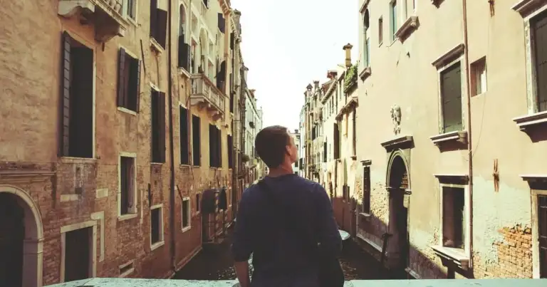 mejores ciudades para viajar solo