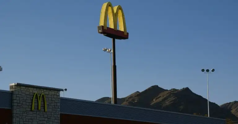dónde está el mcdonald's más grande del mundo