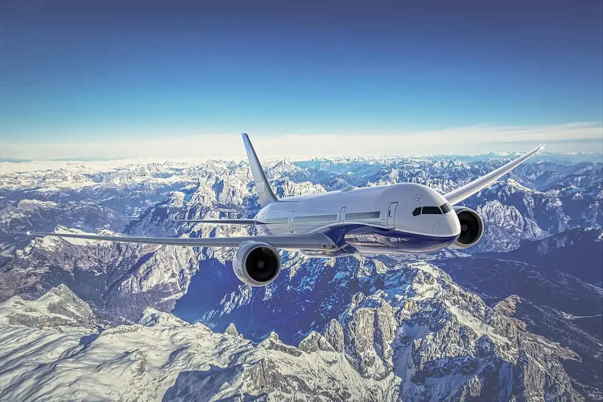 a qué velocidad viaja un avión