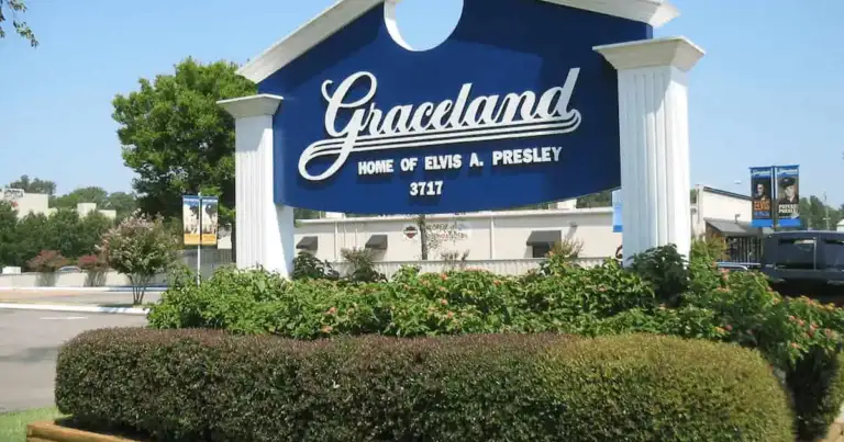 Cartel de entrada a Graceland, la residencia de Elvis Presley en Memphis, Tennessee.