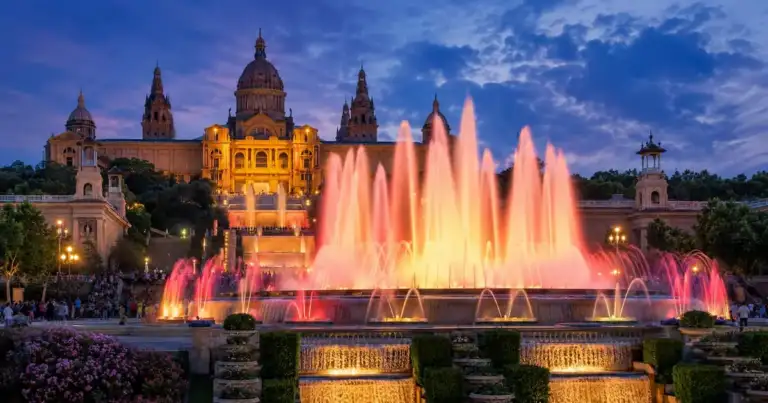 Fuente Mágica de Montjuïc horarios, cómo llegar y qué ver en una visita a Barcelona