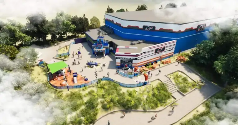 Área de la Galacticoaster en LEGOLAND Florida con zona temática espacial y acceso a la nueva montaña rusa