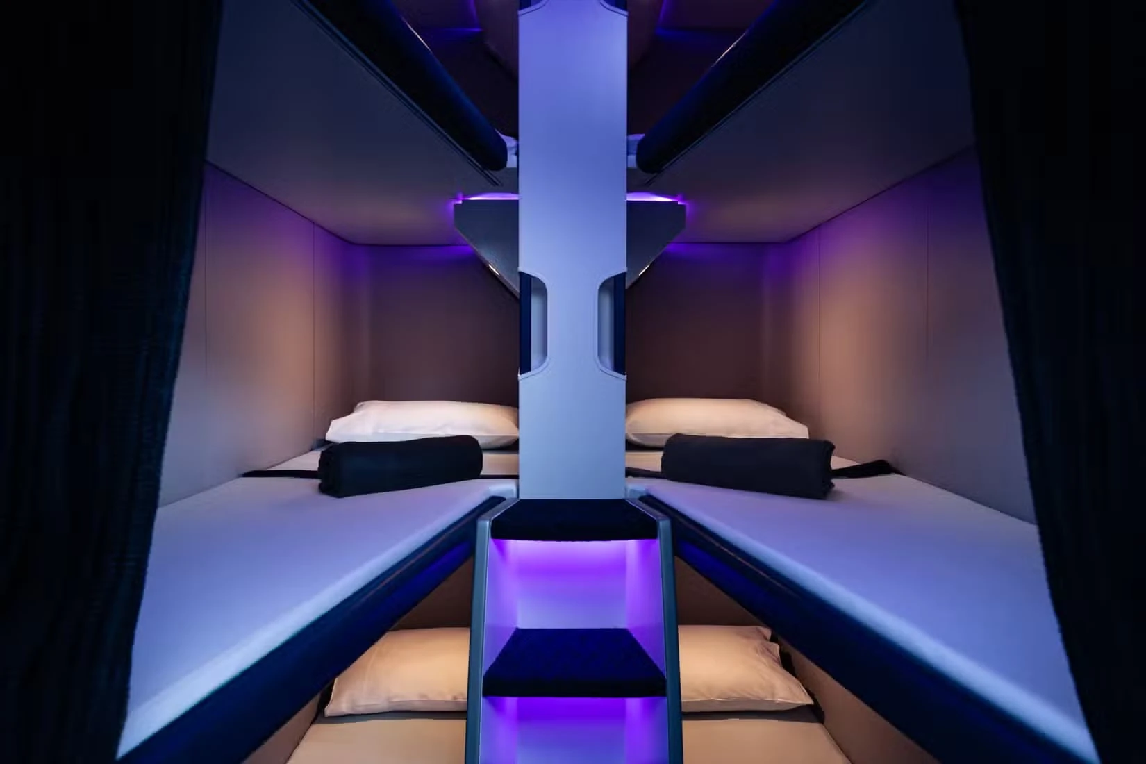 Interior de camas tipo cápsula para pasajeros de clase económica en aviones de Air New Zealand