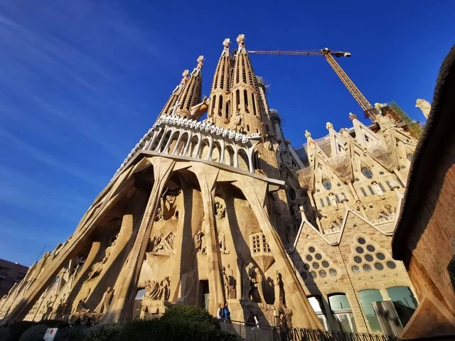 Voluntariado en Barcelona con alojamiento y comidas Sagrada Familia de Barcelona, ciudad donde ofrecen alojamiento y comidas a cambio de voluntariado